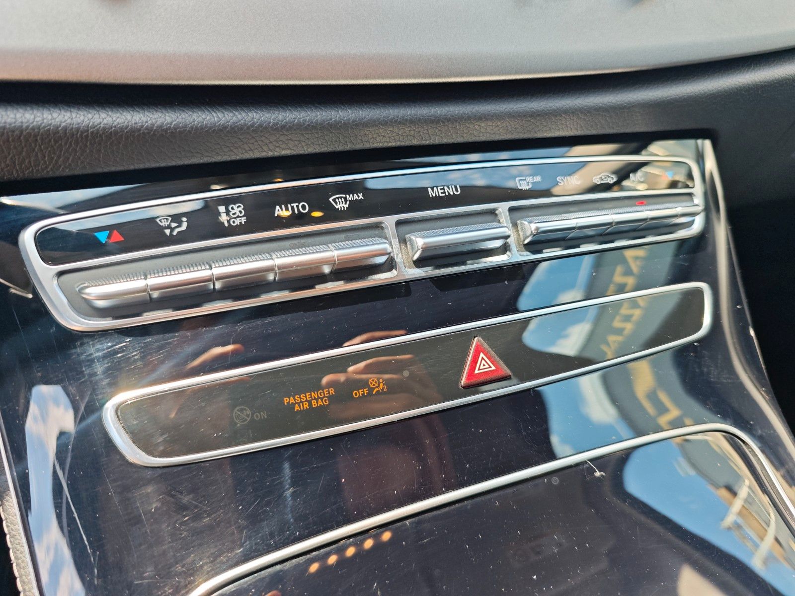 Fahrzeugabbildung Mercedes-Benz E 220 E*AVANTGARDE*NAVI*VOLL LED*KAMERA*AHK*