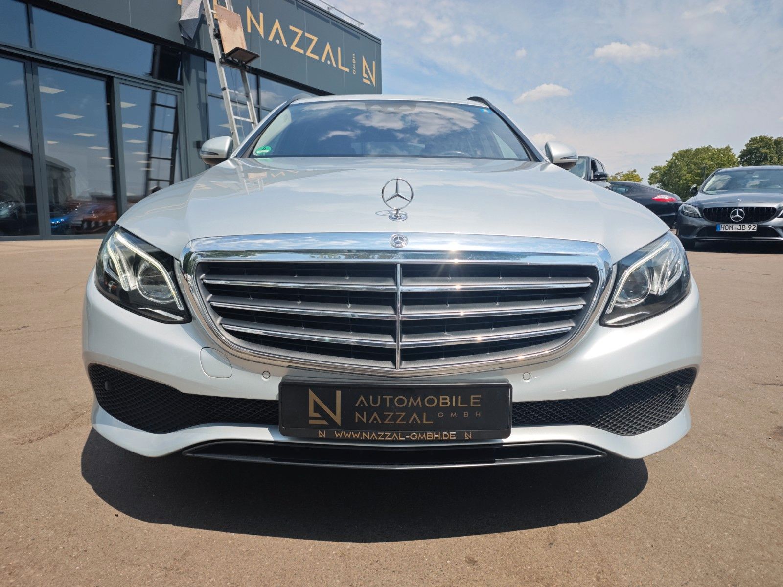 Fahrzeugabbildung Mercedes-Benz E 220 E*AVANTGARDE*NAVI*VOLL LED*KAMERA*AHK*