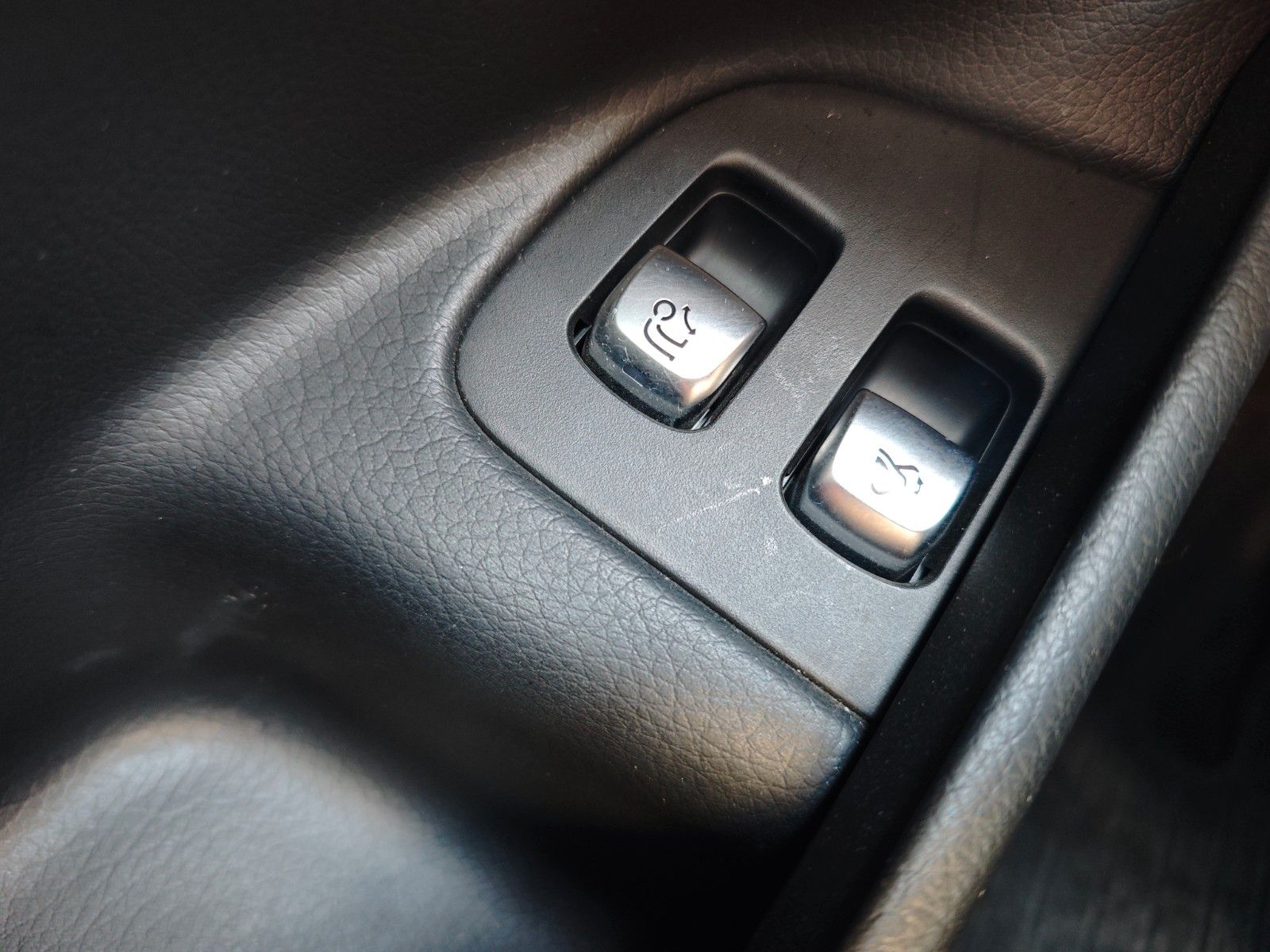 Fahrzeugabbildung Mercedes-Benz E 220 E*AVANTGARDE*NAVI*VOLL LED*KAMERA*AHK*
