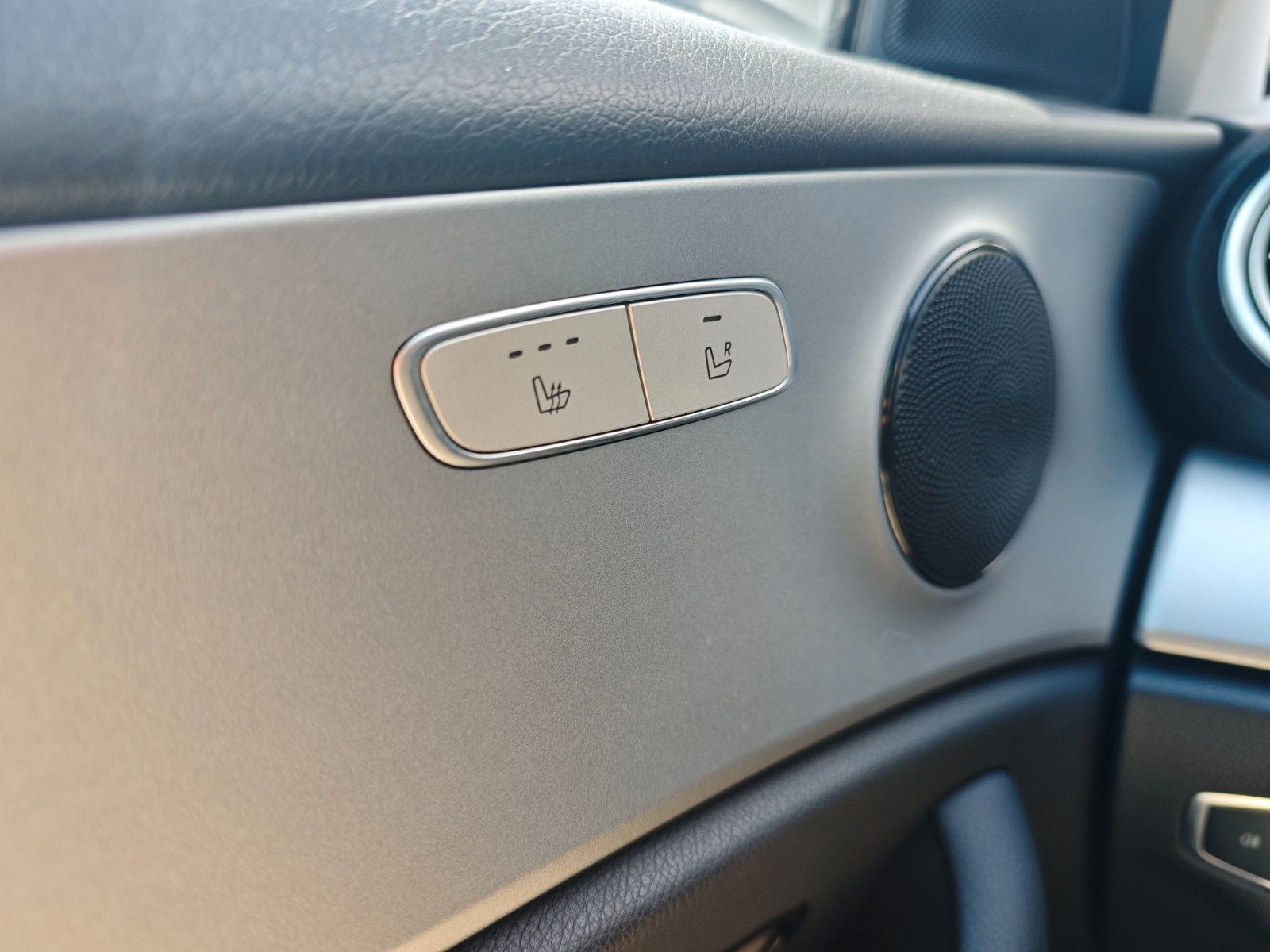 Fahrzeugabbildung Mercedes-Benz E 220 E*AVANTGARDE*NAVI*VOLL LED*KAMERA*AHK*