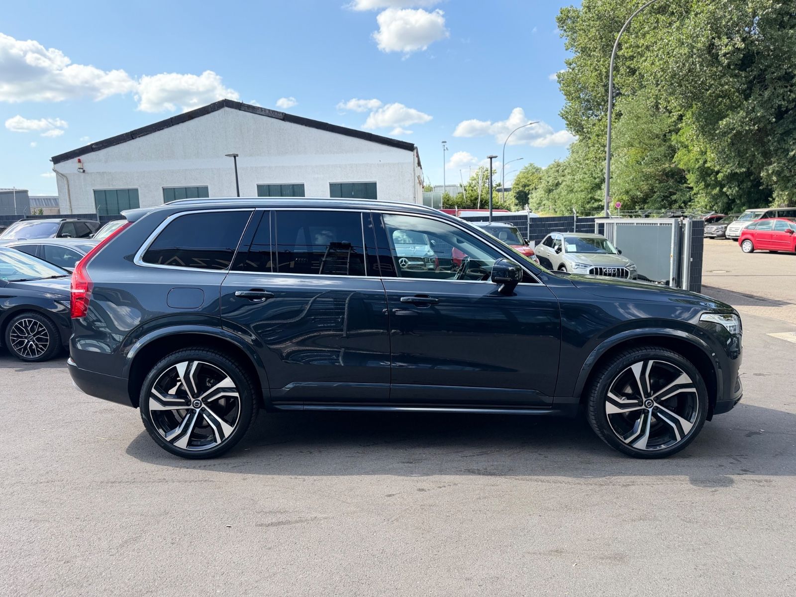 Fahrzeugabbildung Volvo XC 90 MOMENTUM PRO AWD *7.SITZER*NAVI*LEDER*