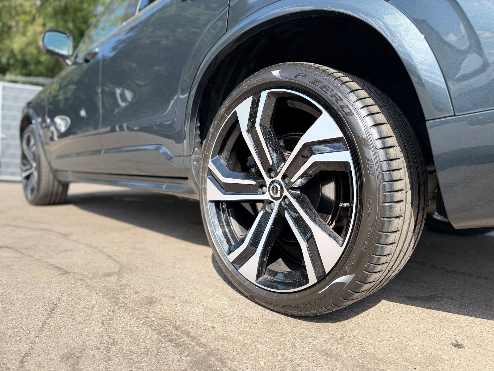 Fahrzeugabbildung Volvo XC 90 MOMENTUM PRO AWD *7.SITZER*NAVI*LEDER*