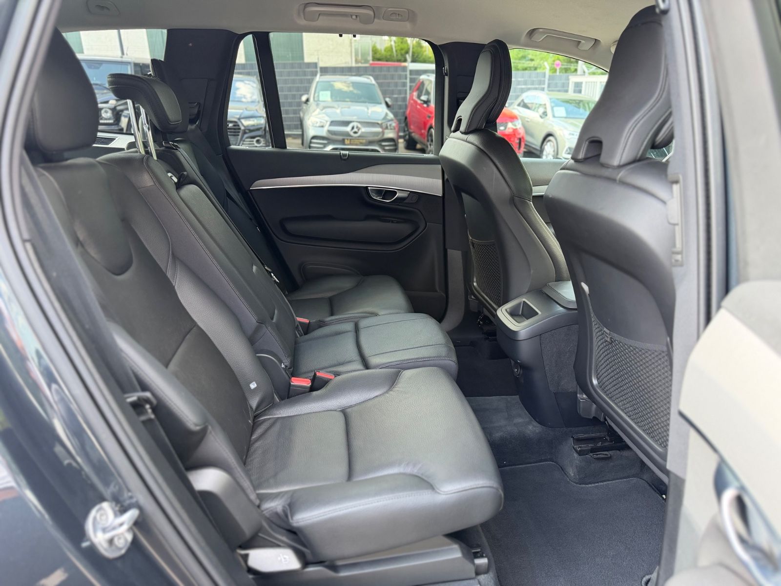 Fahrzeugabbildung Volvo XC 90 MOMENTUM PRO AWD *7.SITZER*NAVI*LEDER*