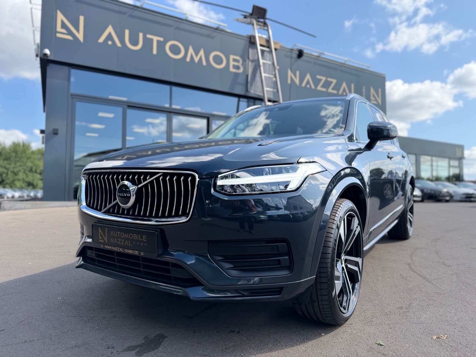 Fahrzeugabbildung Volvo XC 90 MOMENTUM PRO AWD *7.SITZER*NAVI*LEDER*