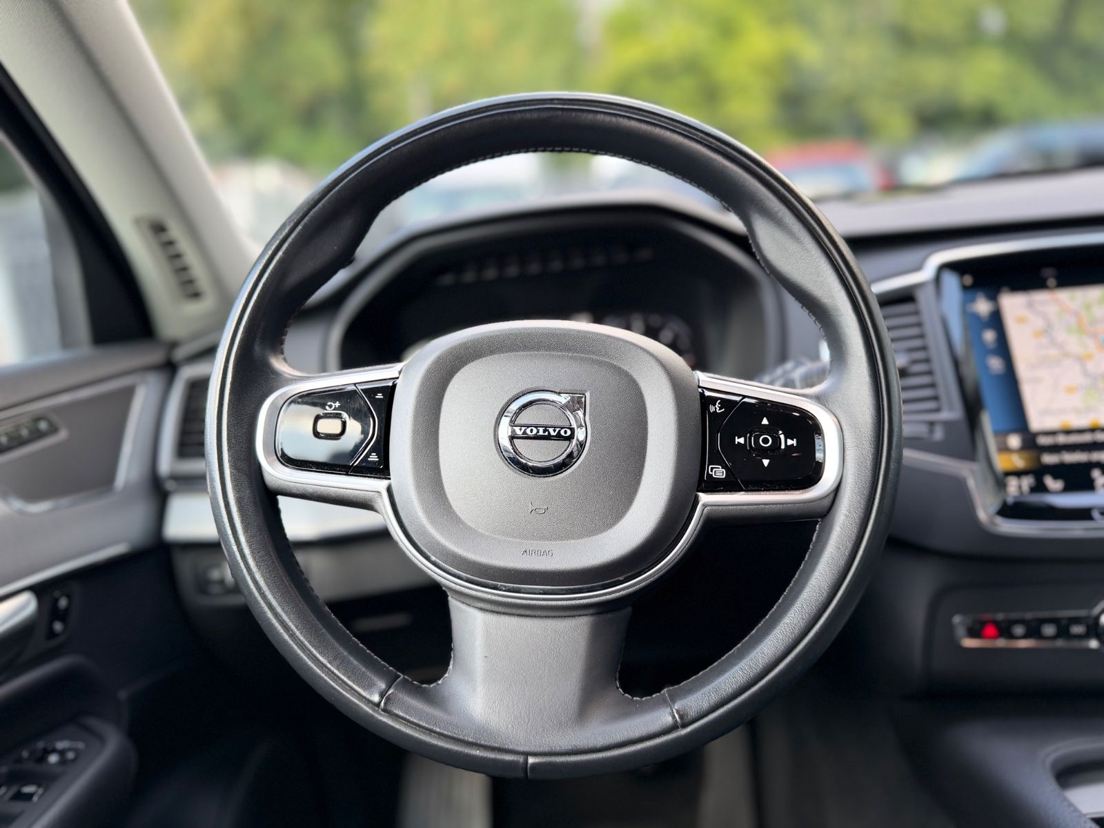 Fahrzeugabbildung Volvo XC 90 MOMENTUM PRO AWD *7.SITZER*NAVI*LEDER*