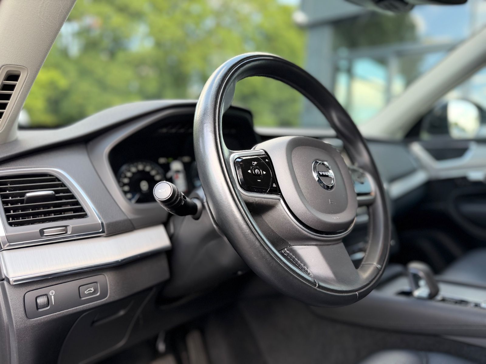 Fahrzeugabbildung Volvo XC 90 MOMENTUM PRO AWD *7.SITZER*NAVI*LEDER*