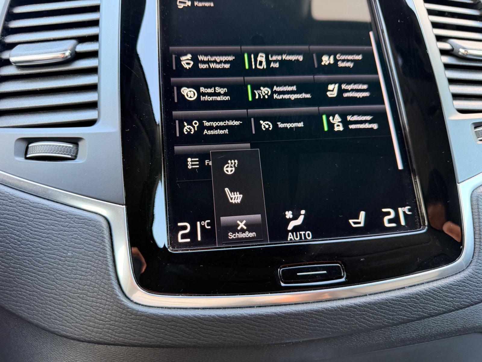 Fahrzeugabbildung Volvo XC 90 MOMENTUM PRO AWD *7.SITZER*NAVI*LEDER*