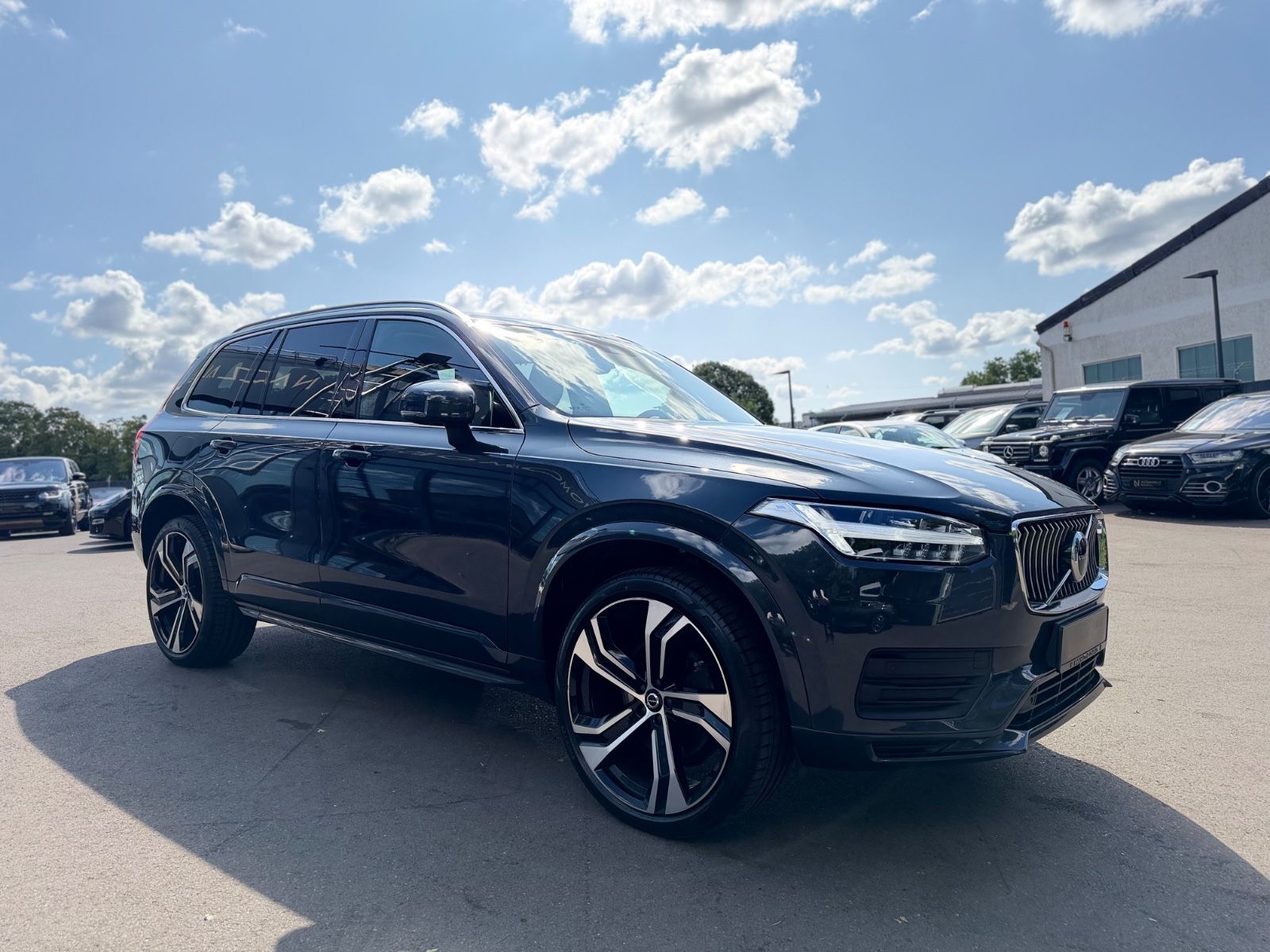 Fahrzeugabbildung Volvo XC 90 MOMENTUM PRO AWD *7.SITZER*NAVI*LEDER*