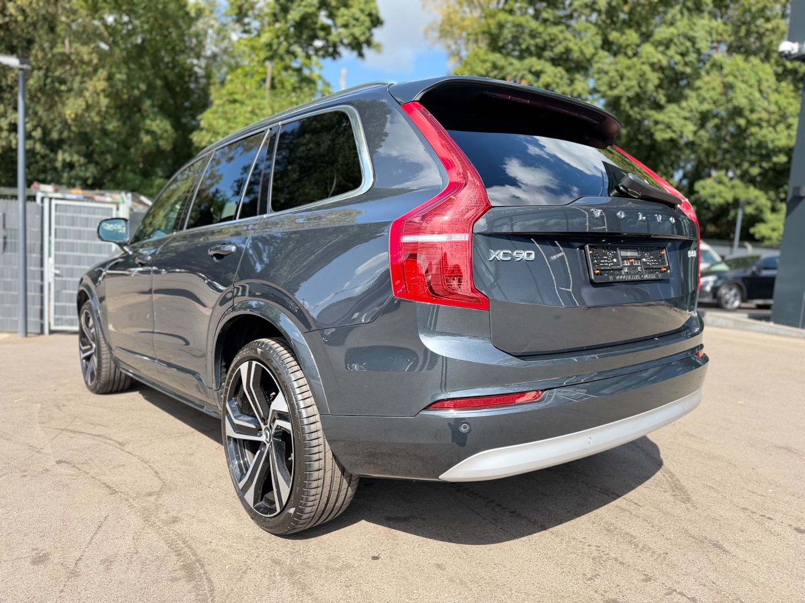 Fahrzeugabbildung Volvo XC 90 MOMENTUM PRO AWD *7.SITZER*NAVI*LEDER*