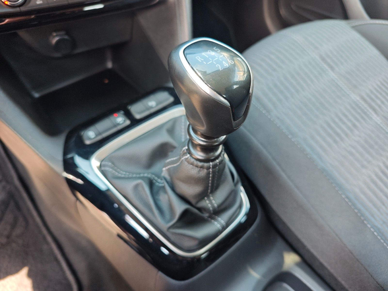 Fahrzeugabbildung Opel CORSA F*KLIMA*PDC*SITZHEIZUNG*TEMPOMAT*