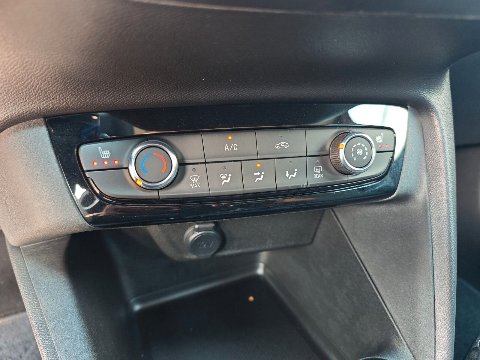 Fahrzeugabbildung Opel CORSA F*KLIMA*PDC*SITZHEIZUNG*TEMPOMAT*