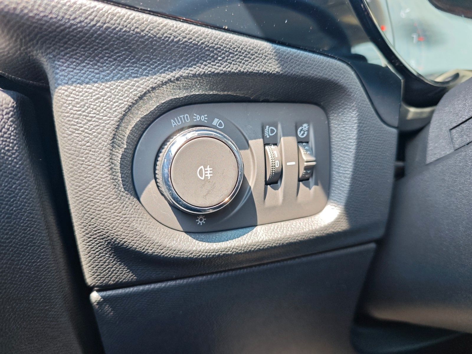 Fahrzeugabbildung Opel CORSA F*KLIMA*PDC*SITZHEIZUNG*TEMPOMAT*