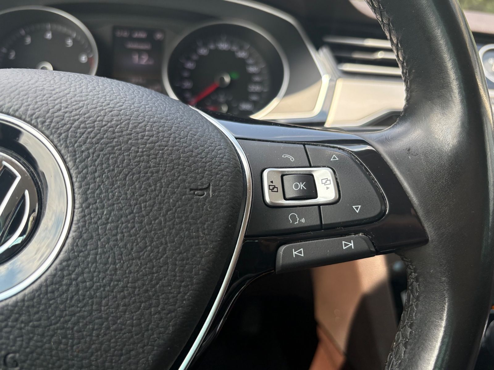 Fahrzeugabbildung Volkswagen PASSAT LIM. HIGHLINE *AUTOMATIK*ALCANTARA*SHZ*