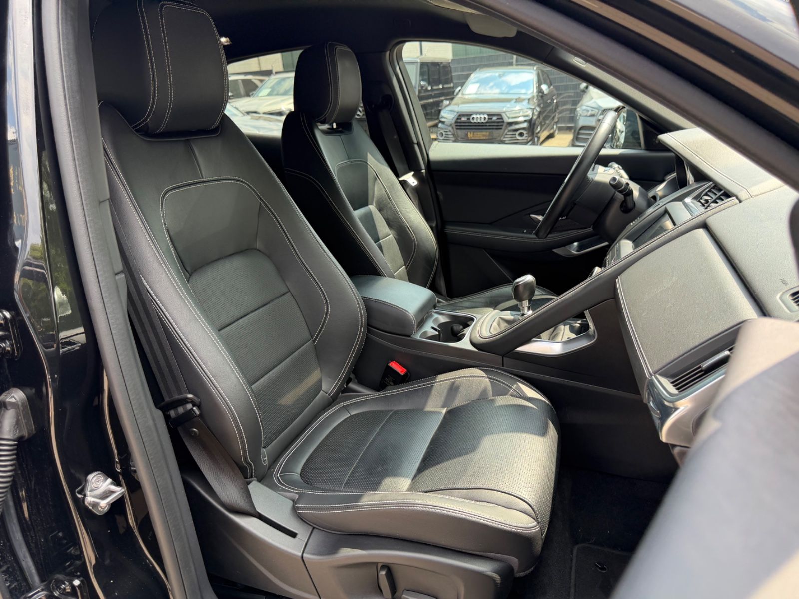 Fahrzeugabbildung Jaguar E-PACE R-DYNAMIC S AWD*LED*R-KAMERA*NAVI*