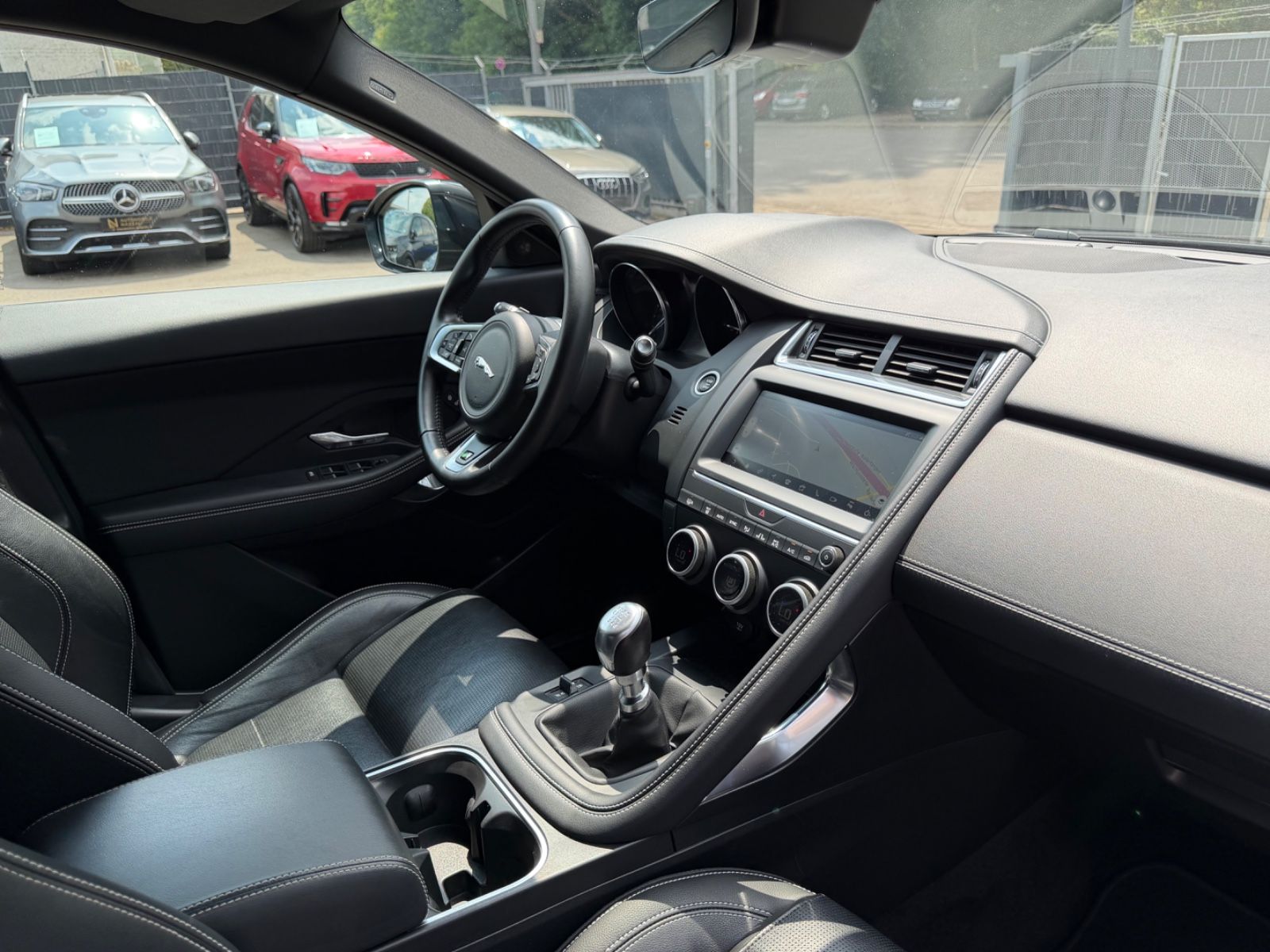 Fahrzeugabbildung Jaguar E-PACE R-DYNAMIC S AWD*LED*R-KAMERA*NAVI*