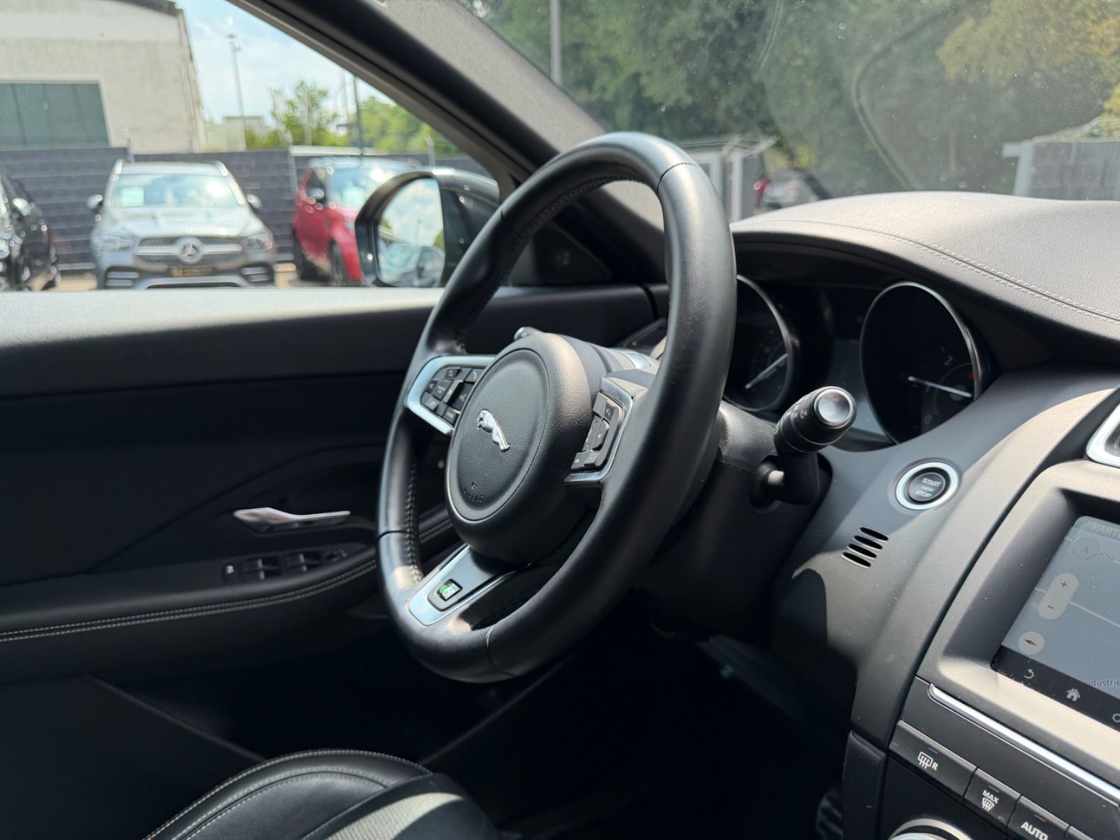 Fahrzeugabbildung Jaguar E-PACE R-DYNAMIC S AWD*LED*R-KAMERA*NAVI*