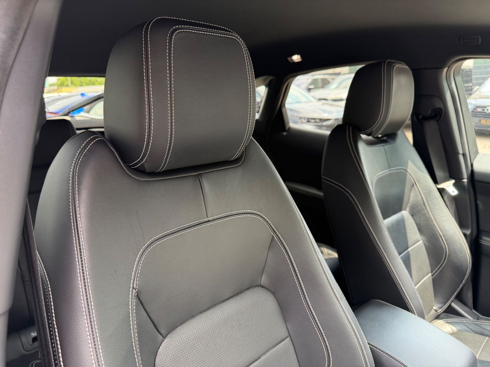 Fahrzeugabbildung Jaguar E-PACE R-DYNAMIC S AWD*LED*R-KAMERA*NAVI*