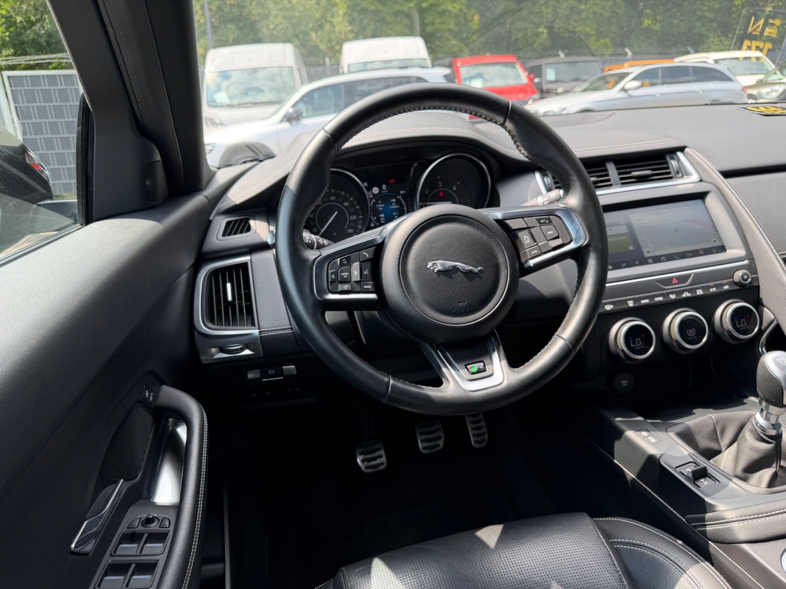 Fahrzeugabbildung Jaguar E-PACE R-DYNAMIC S AWD*LED*R-KAMERA*NAVI*