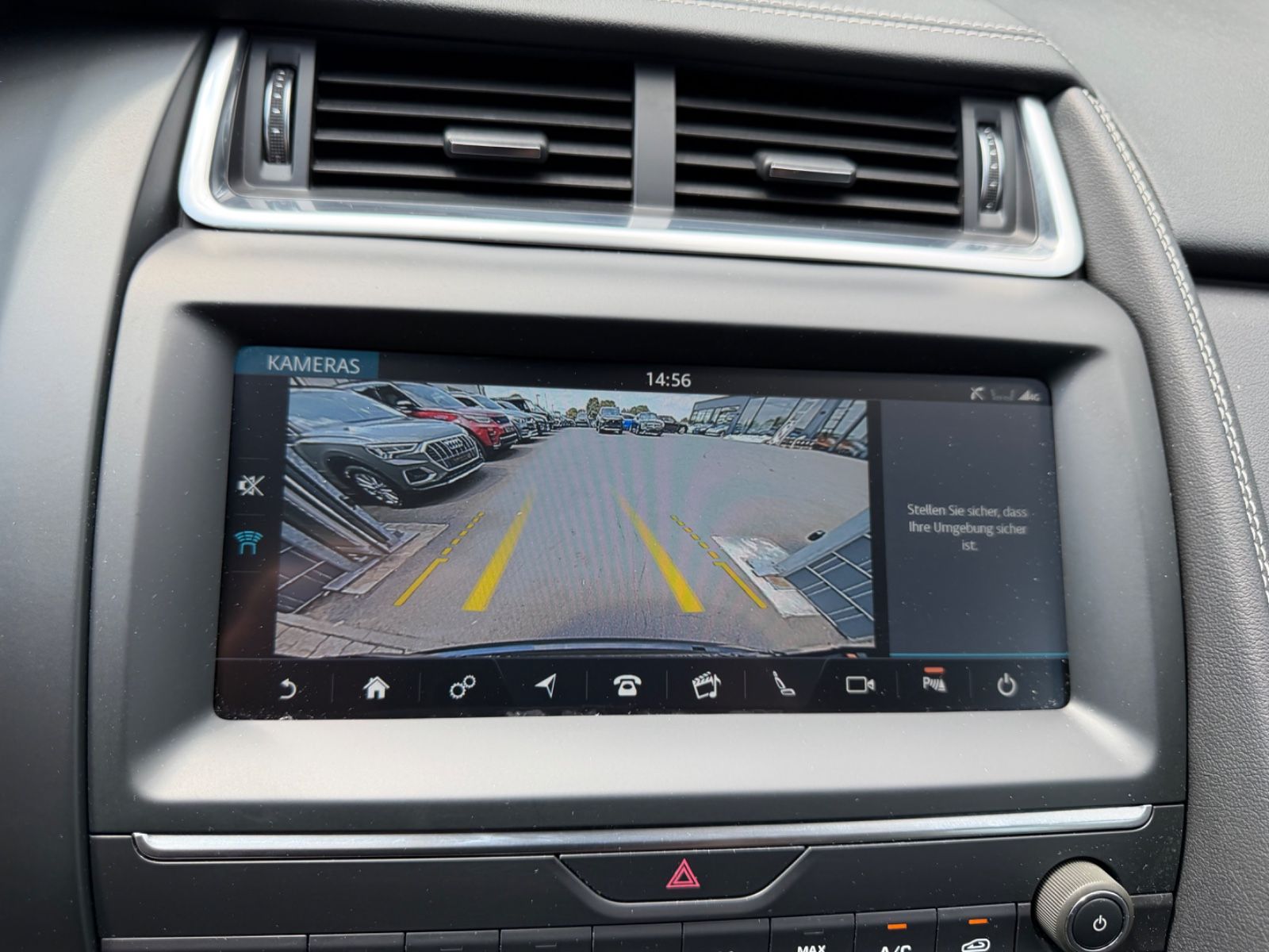 Fahrzeugabbildung Jaguar E-PACE R-DYNAMIC S AWD*LED*R-KAMERA*NAVI*