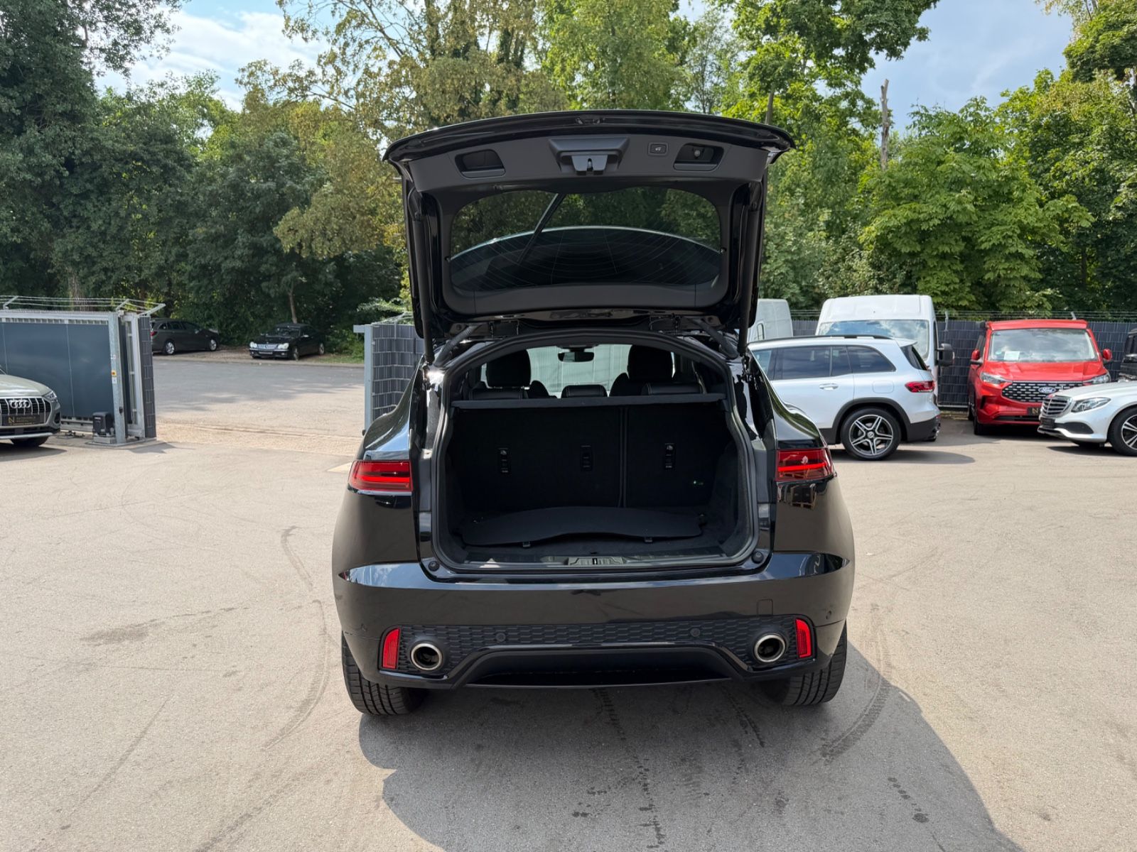 Fahrzeugabbildung Jaguar E-PACE R-DYNAMIC S AWD*LED*R-KAMERA*NAVI*