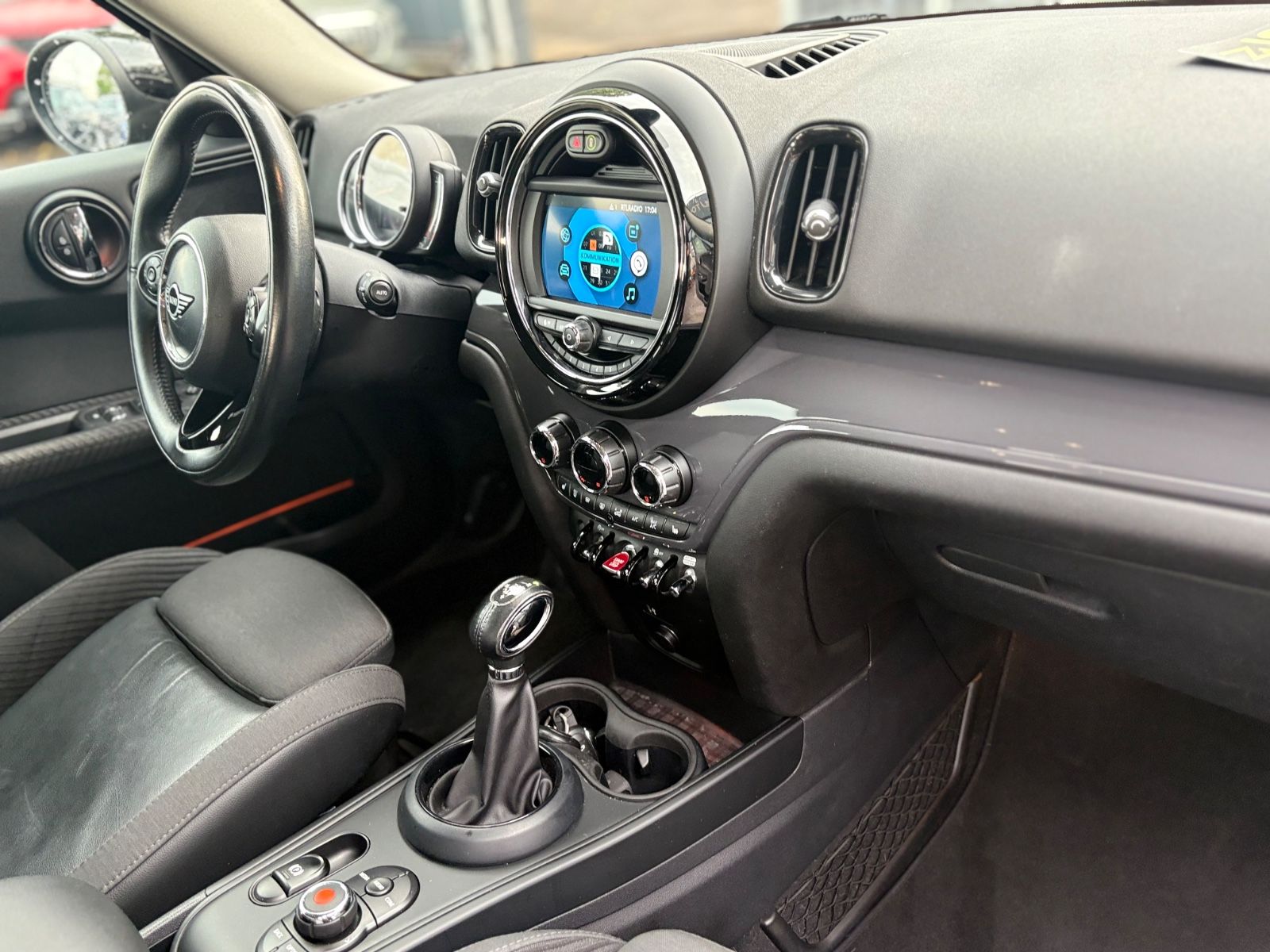 Fahrzeugabbildung MINI COOPER COUNTRYMAN *AUT*PDC*TEILLEDER*SHZ*