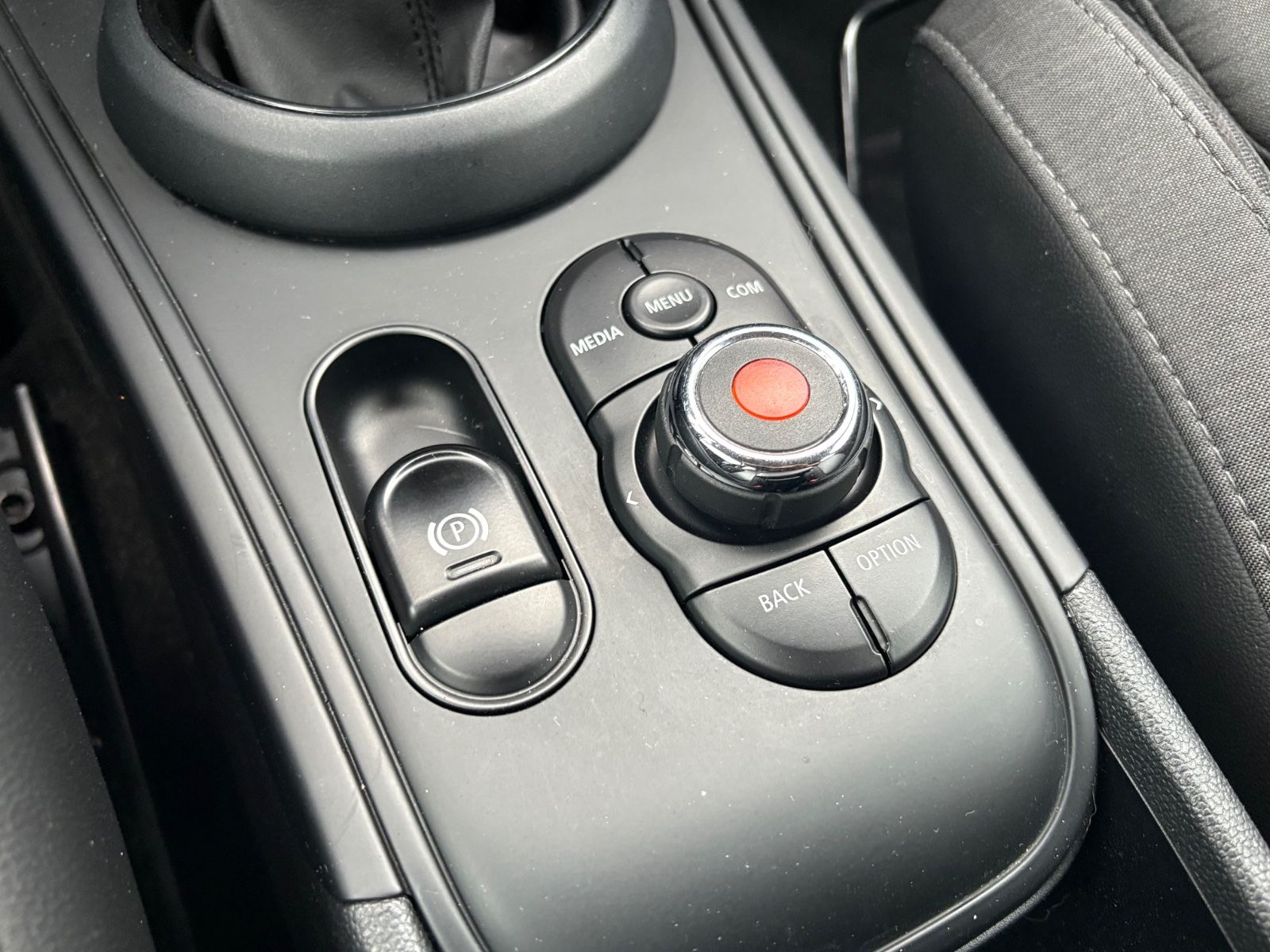 Fahrzeugabbildung MINI COOPER COUNTRYMAN *AUT*PDC*TEILLEDER*SHZ*