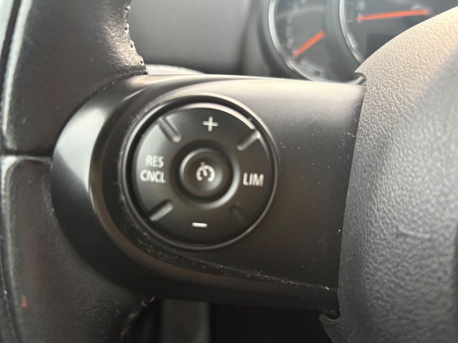 Fahrzeugabbildung MINI COOPER COUNTRYMAN *AUT*PDC*TEILLEDER*SHZ*