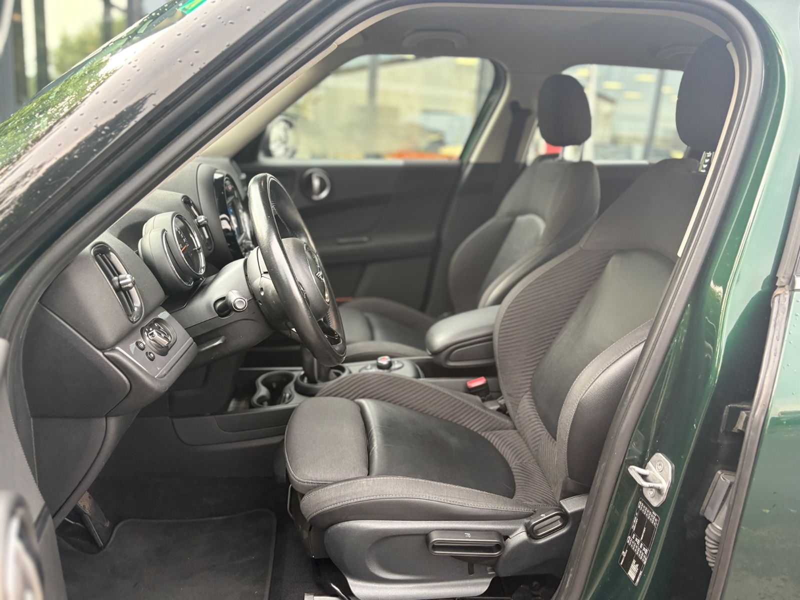 Fahrzeugabbildung MINI COOPER COUNTRYMAN *AUT*PDC*TEILLEDER*SHZ*