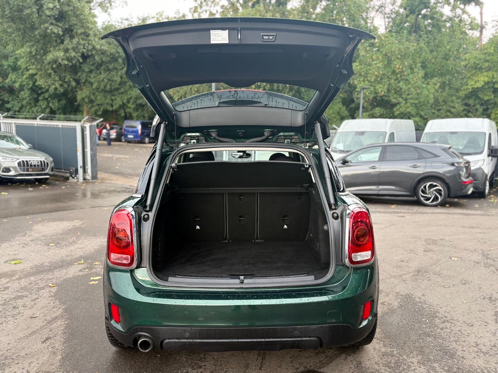 Fahrzeugabbildung MINI COOPER COUNTRYMAN *AUT*PDC*TEILLEDER*SHZ*