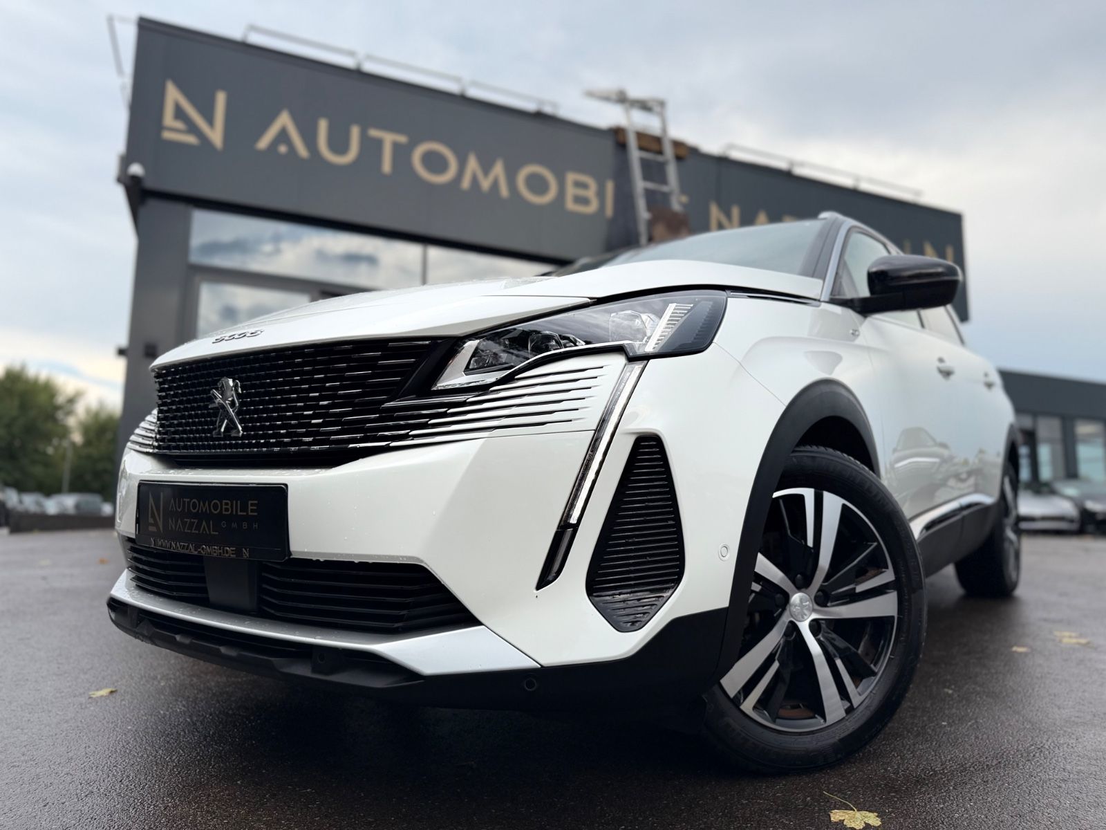 Fahrzeugabbildung Peugeot 5008 GT *AUT*7 SITZE*PANO*LED*TEILLEDER*KAM*NAVI
