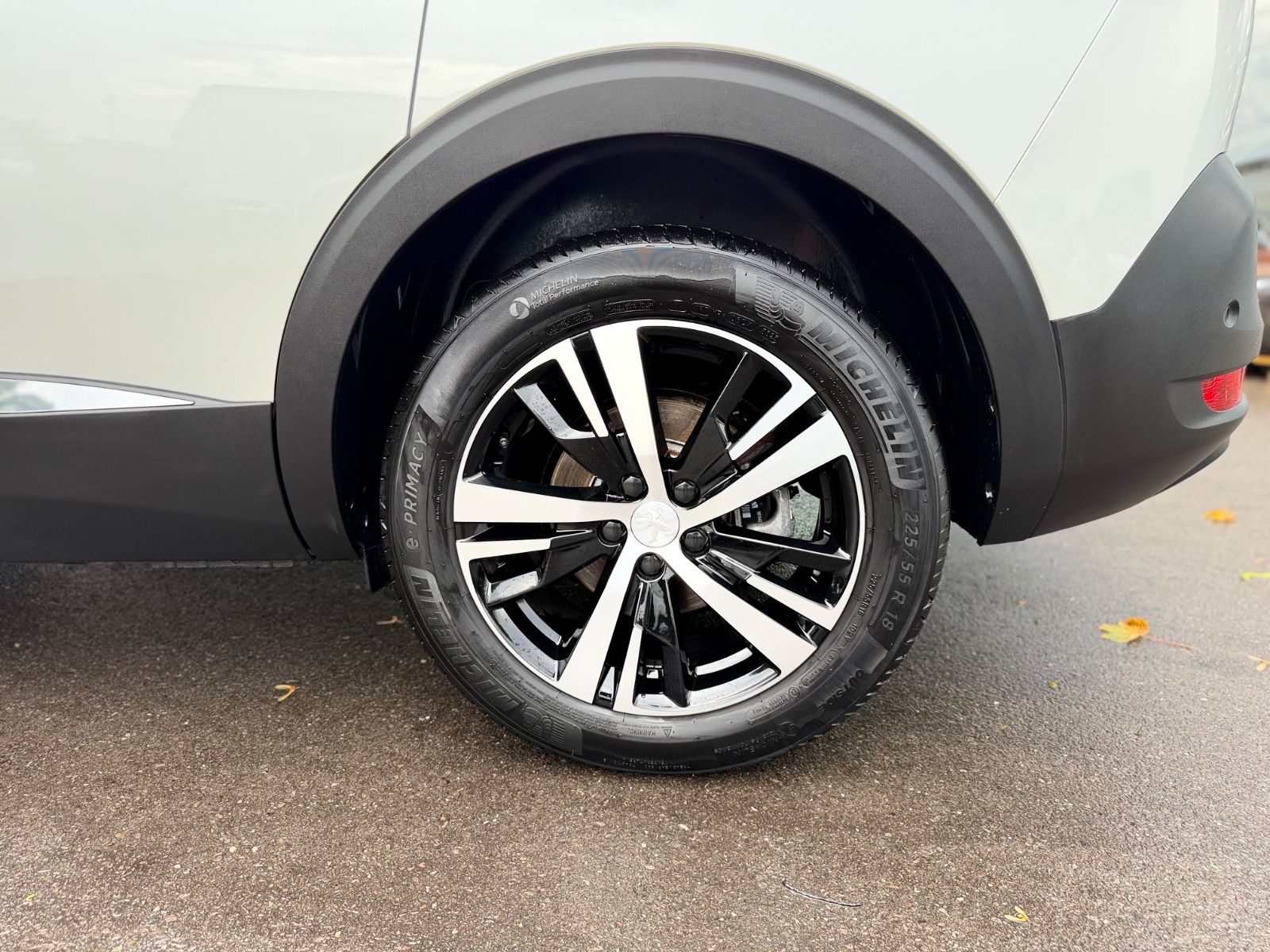 Fahrzeugabbildung Peugeot 5008 GT *AUT*7 SITZE*PANO*LED*TEILLEDER*KAM*NAVI