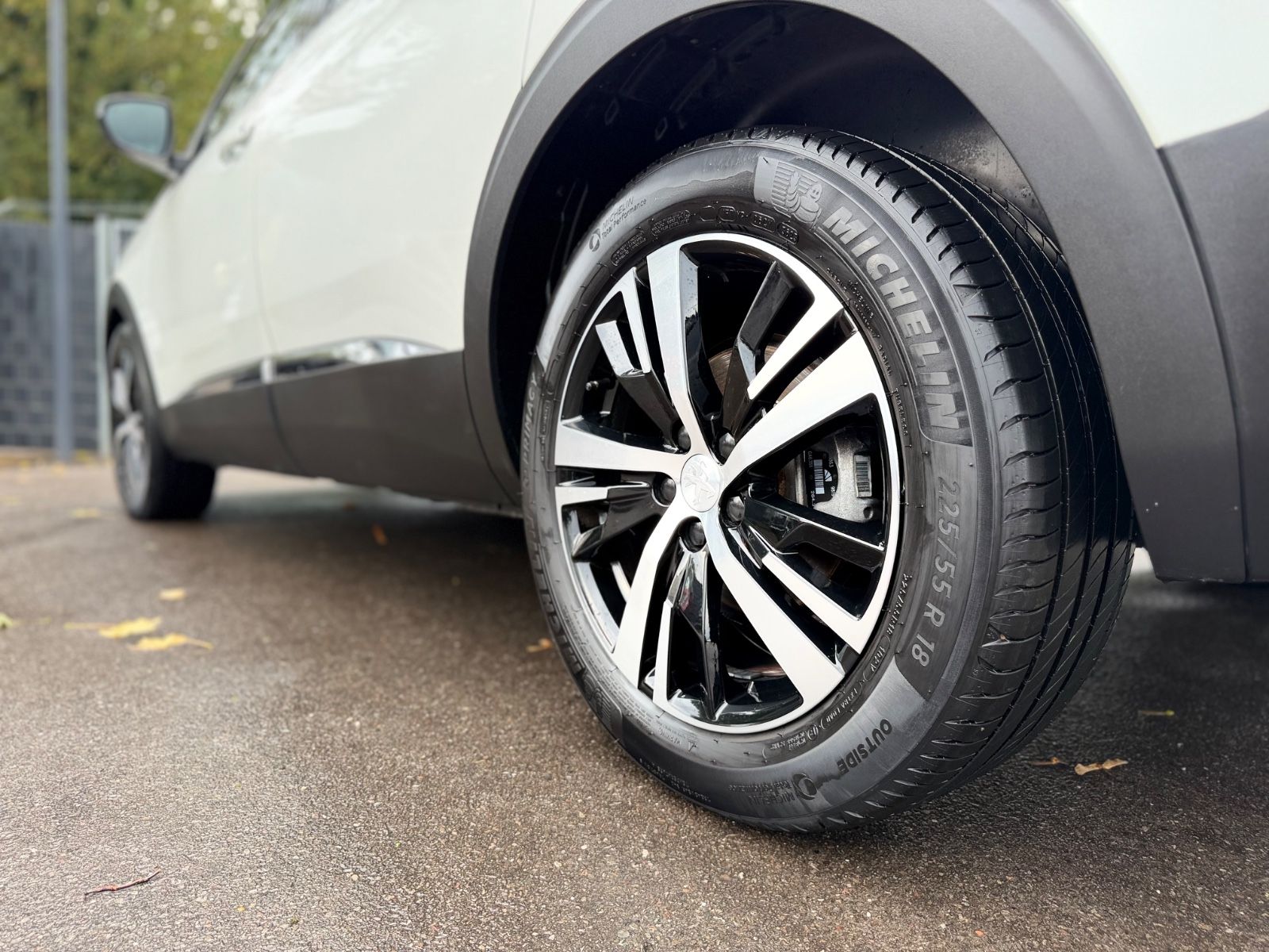 Fahrzeugabbildung Peugeot 5008 GT *AUT*7 SITZE*PANO*LED*TEILLEDER*KAM*NAVI