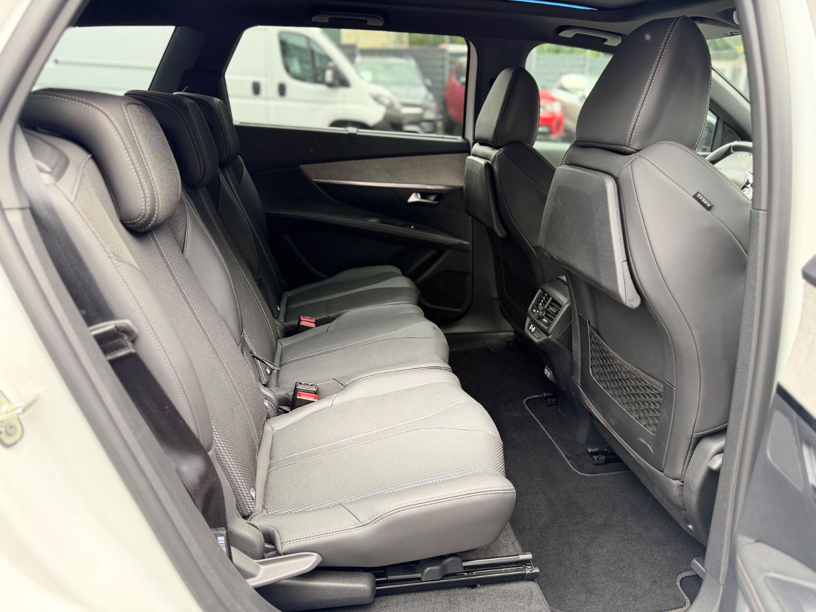Fahrzeugabbildung Peugeot 5008 GT *AUT*7 SITZE*PANO*LED*TEILLEDER*KAM*NAVI