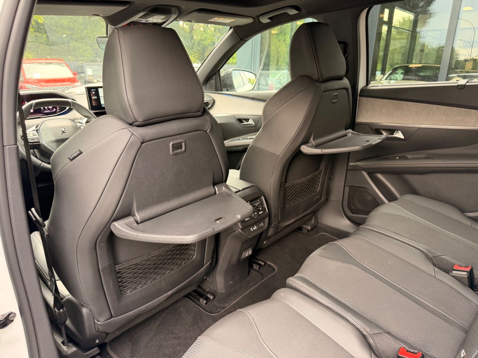 Fahrzeugabbildung Peugeot 5008 GT *AUT*7 SITZE*PANO*LED*TEILLEDER*KAM*NAVI