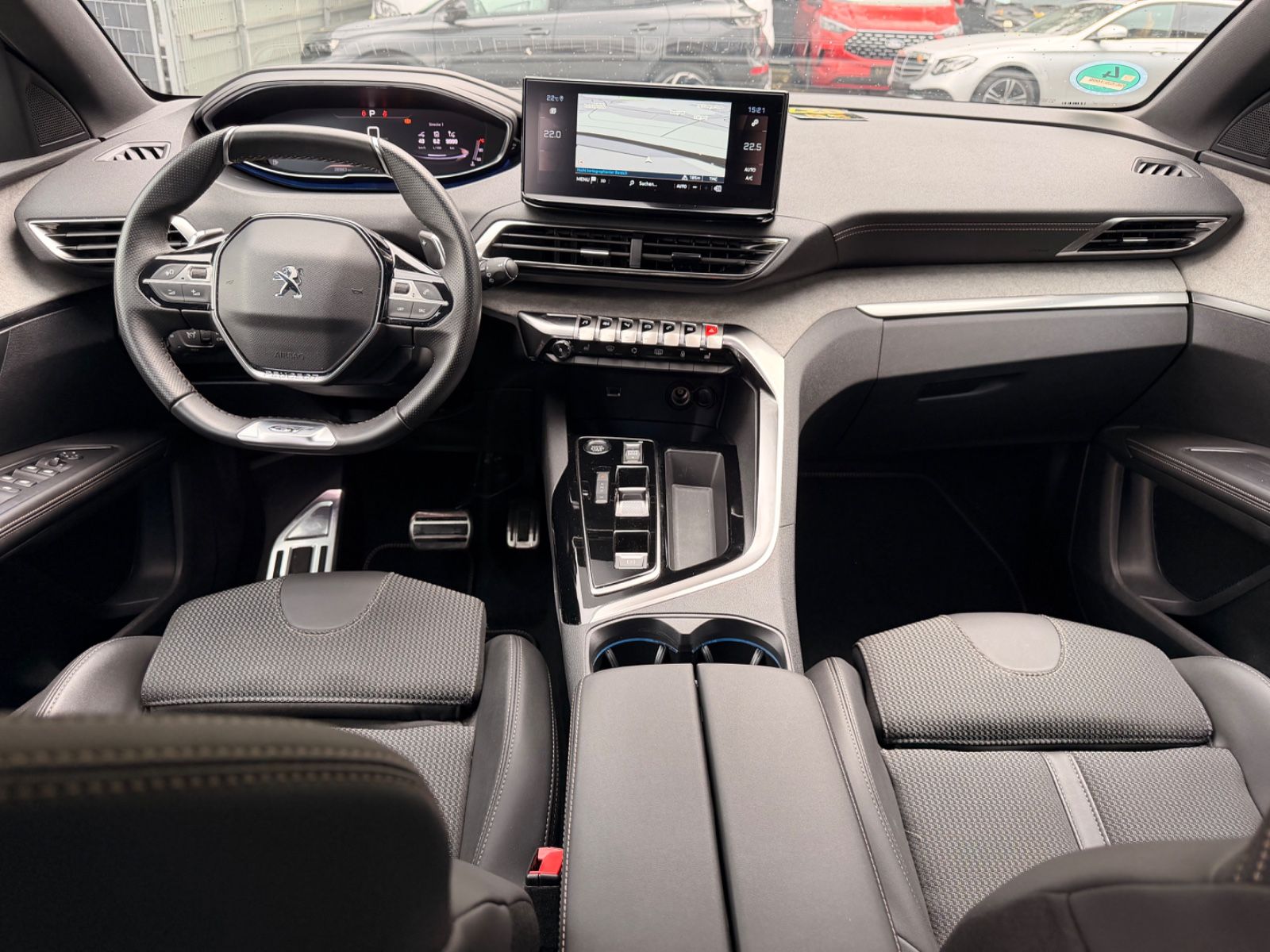 Fahrzeugabbildung Peugeot 5008 GT *AUT*7 SITZE*PANO*LED*TEILLEDER*KAM*NAVI