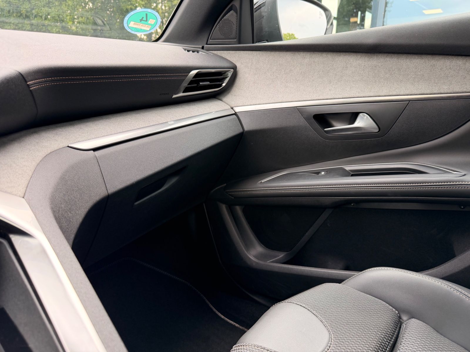Fahrzeugabbildung Peugeot 5008 GT *AUT*7 SITZE*PANO*LED*TEILLEDER*KAM*NAVI