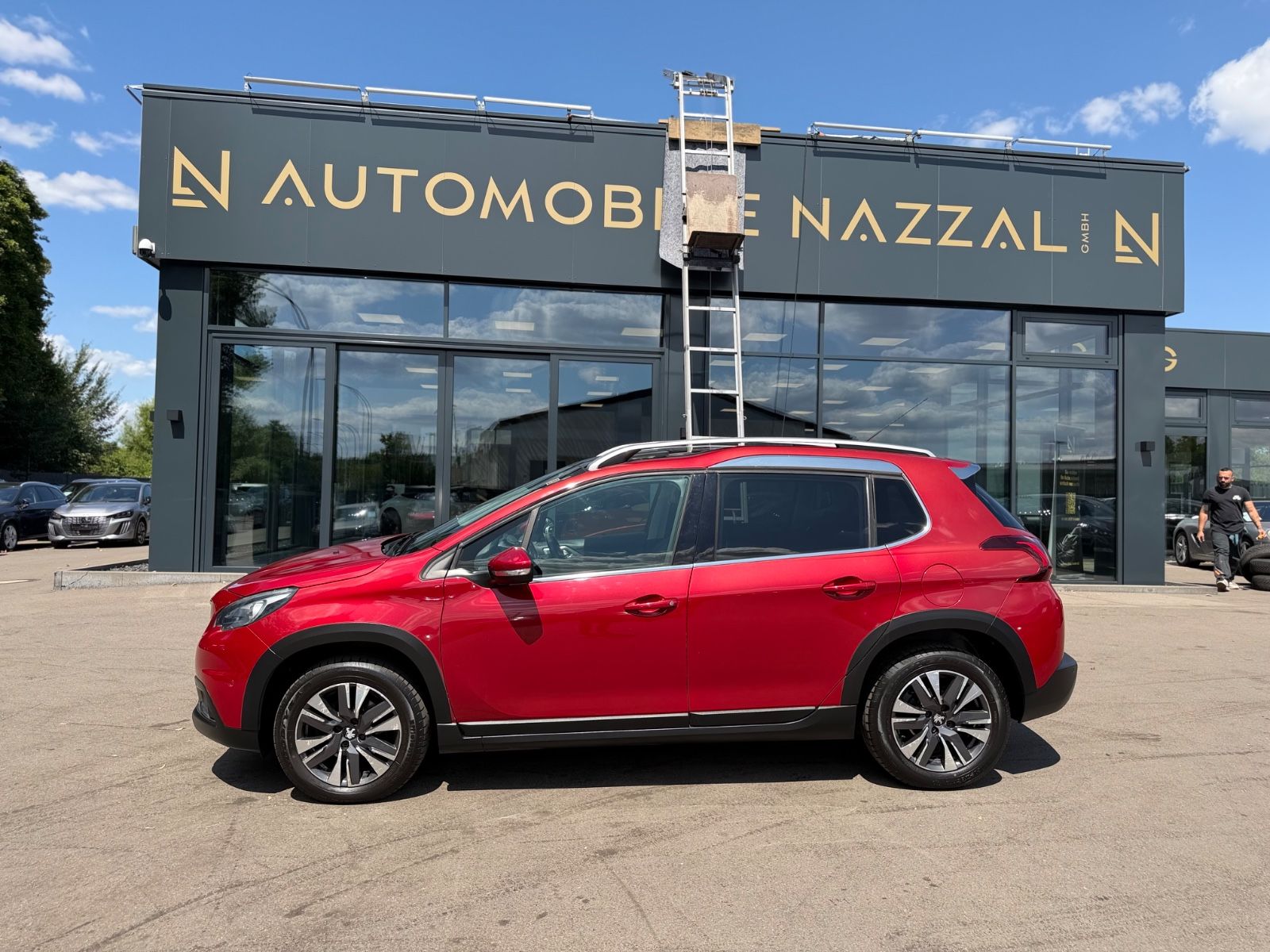 Fahrzeugabbildung Peugeot 2008 ALLURE *PANO*8-FACH*TEILLEDER*ALU*CARPLAY*
