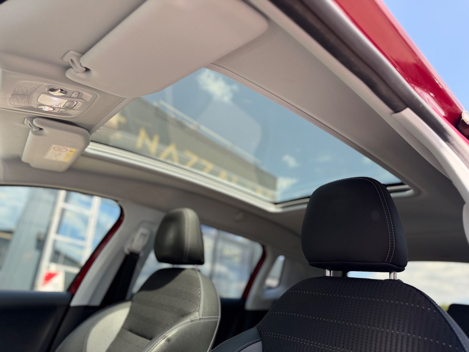 Fahrzeugabbildung Peugeot 2008 ALLURE *PANO*8-FACH*TEILLEDER*ALU*CARPLAY*