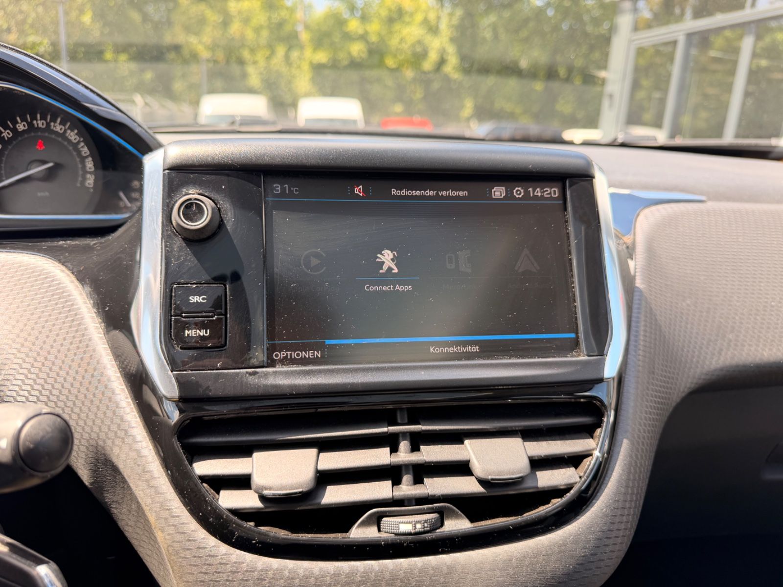 Fahrzeugabbildung Peugeot 2008 ALLURE *PANO*8-FACH*TEILLEDER*ALU*CARPLAY*