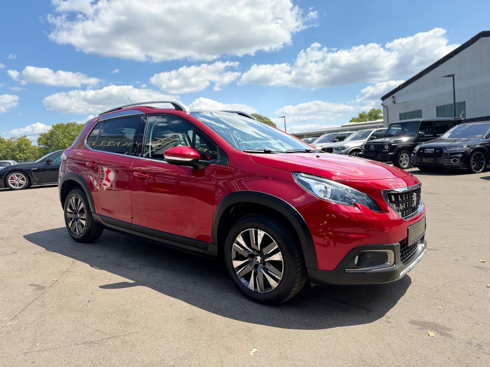 Fahrzeugabbildung Peugeot 2008 ALLURE *PANO*8-FACH*TEILLEDER*ALU*CARPLAY*