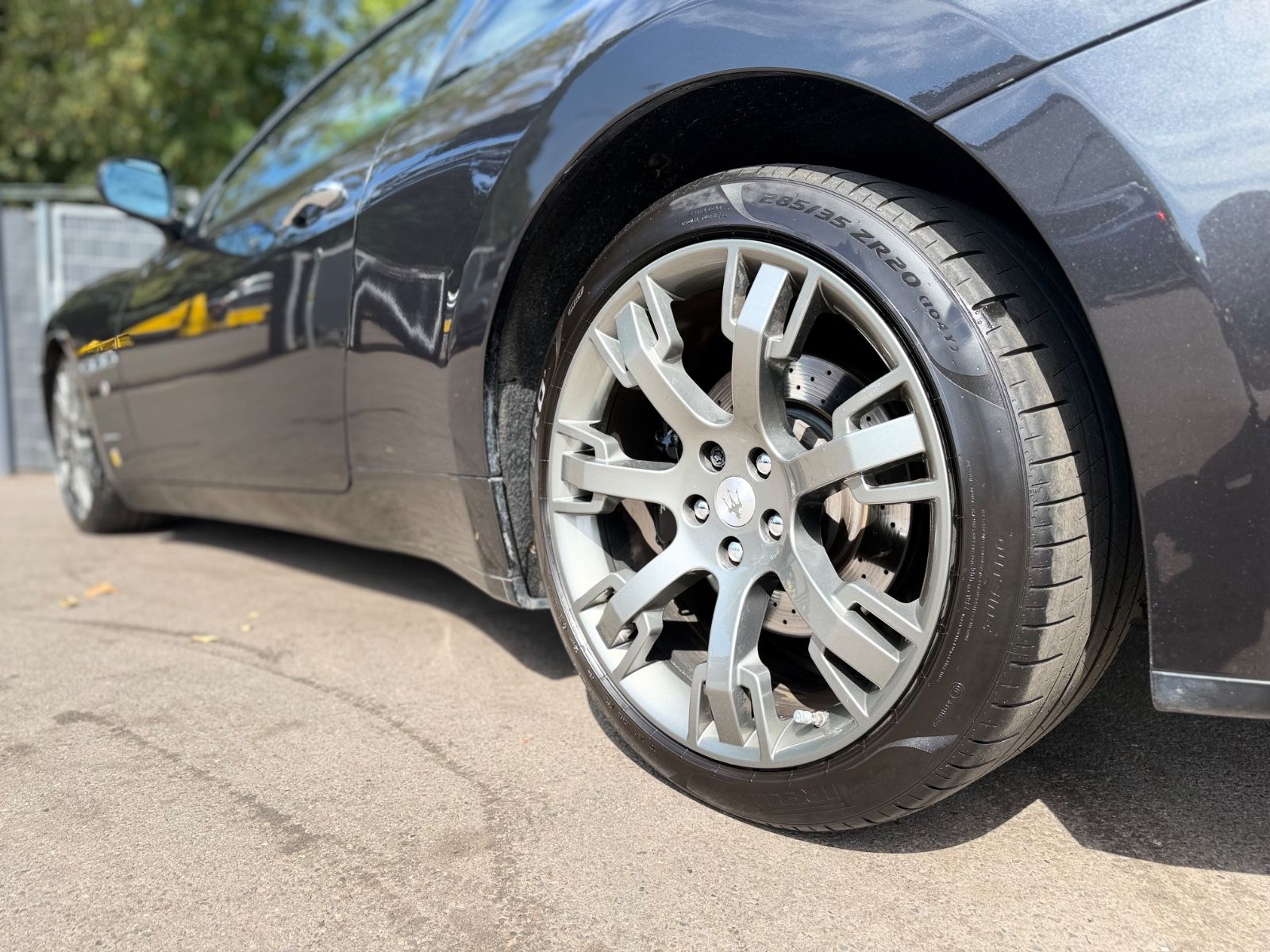 Fahrzeugabbildung Maserati GRANTURISMO*AUT.*LEDER-ROT*PDC*SPORT-ABGAS*