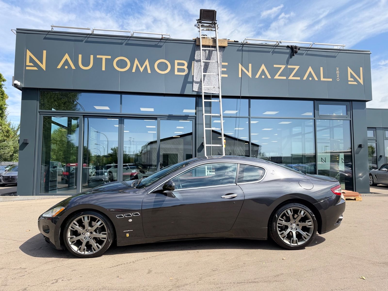 Fahrzeugabbildung Maserati GRANTURISMO*AUT.*LEDER-ROT*PDC*SPORT-ABGAS*