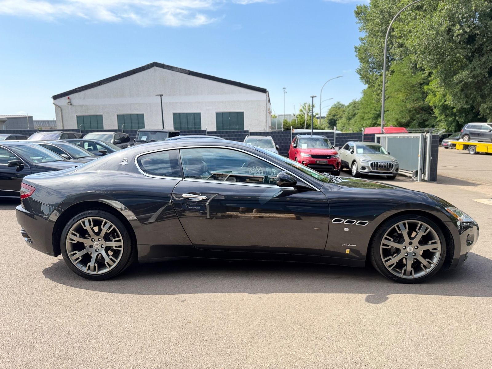 Fahrzeugabbildung Maserati GRANTURISMO*AUT.*LEDER-ROT*PDC*SPORT-ABGAS*