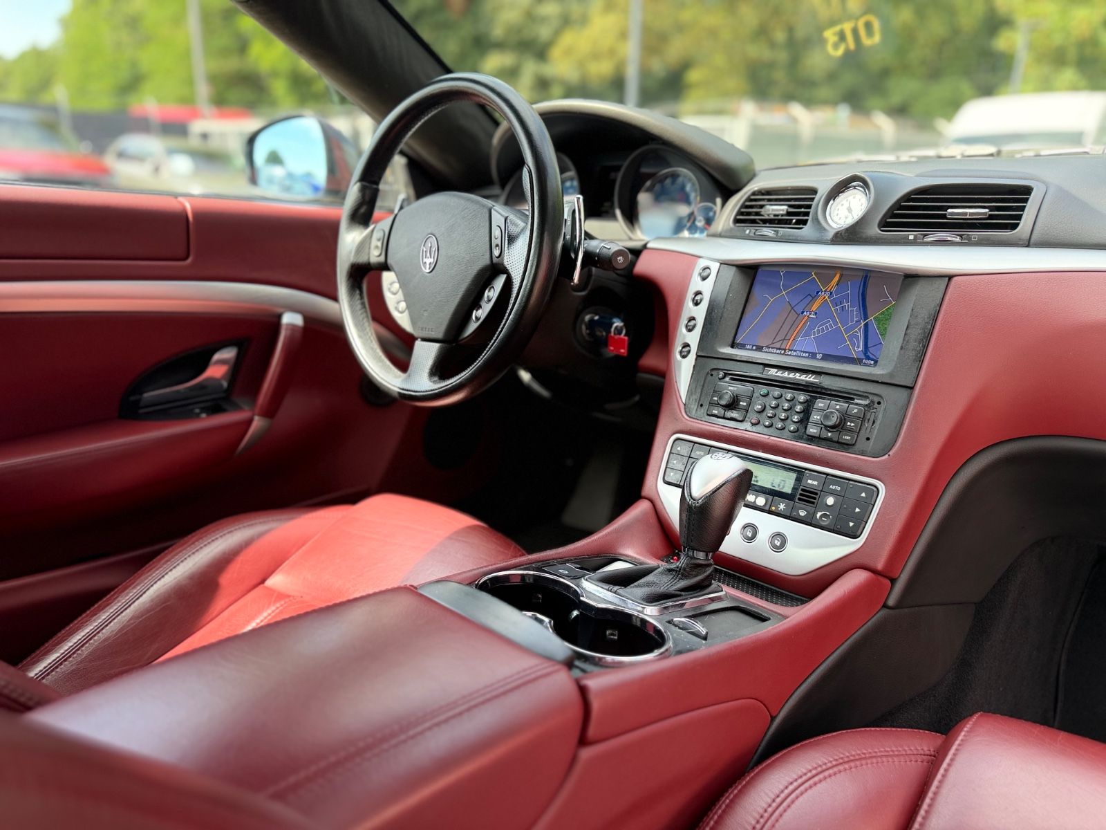 Fahrzeugabbildung Maserati GRANTURISMO*AUT.*LEDER-ROT*PDC*SPORT-ABGAS*