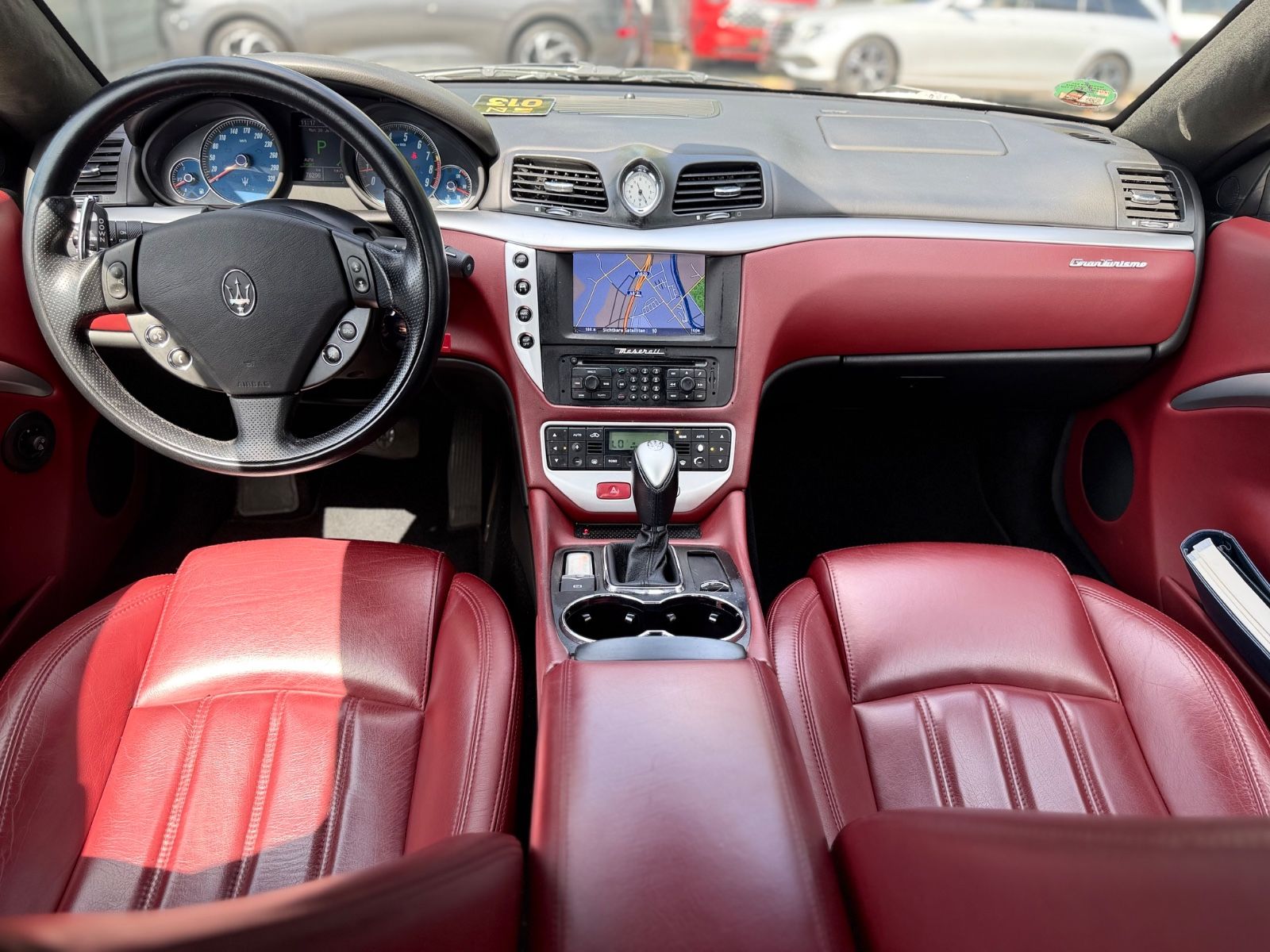 Fahrzeugabbildung Maserati GRANTURISMO*AUT.*LEDER-ROT*PDC*SPORT-ABGAS*