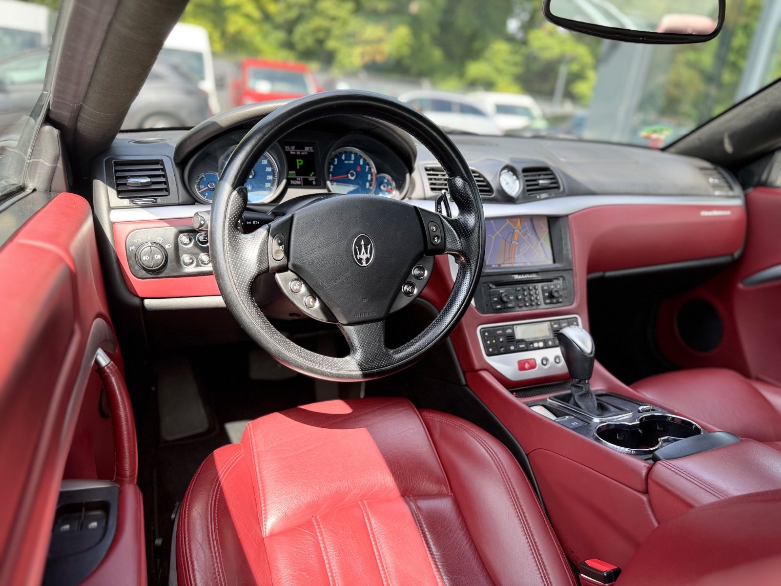 Fahrzeugabbildung Maserati GRANTURISMO*AUT.*LEDER-ROT*PDC*SPORT-ABGAS*