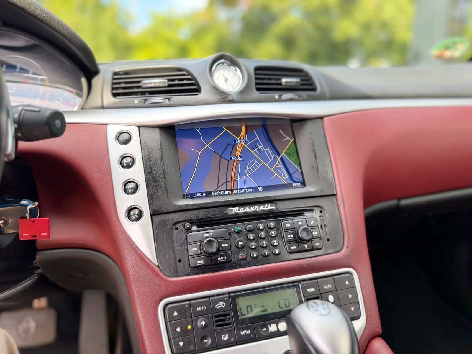 Fahrzeugabbildung Maserati GRANTURISMO*AUT.*LEDER-ROT*PDC*SPORT-ABGAS*
