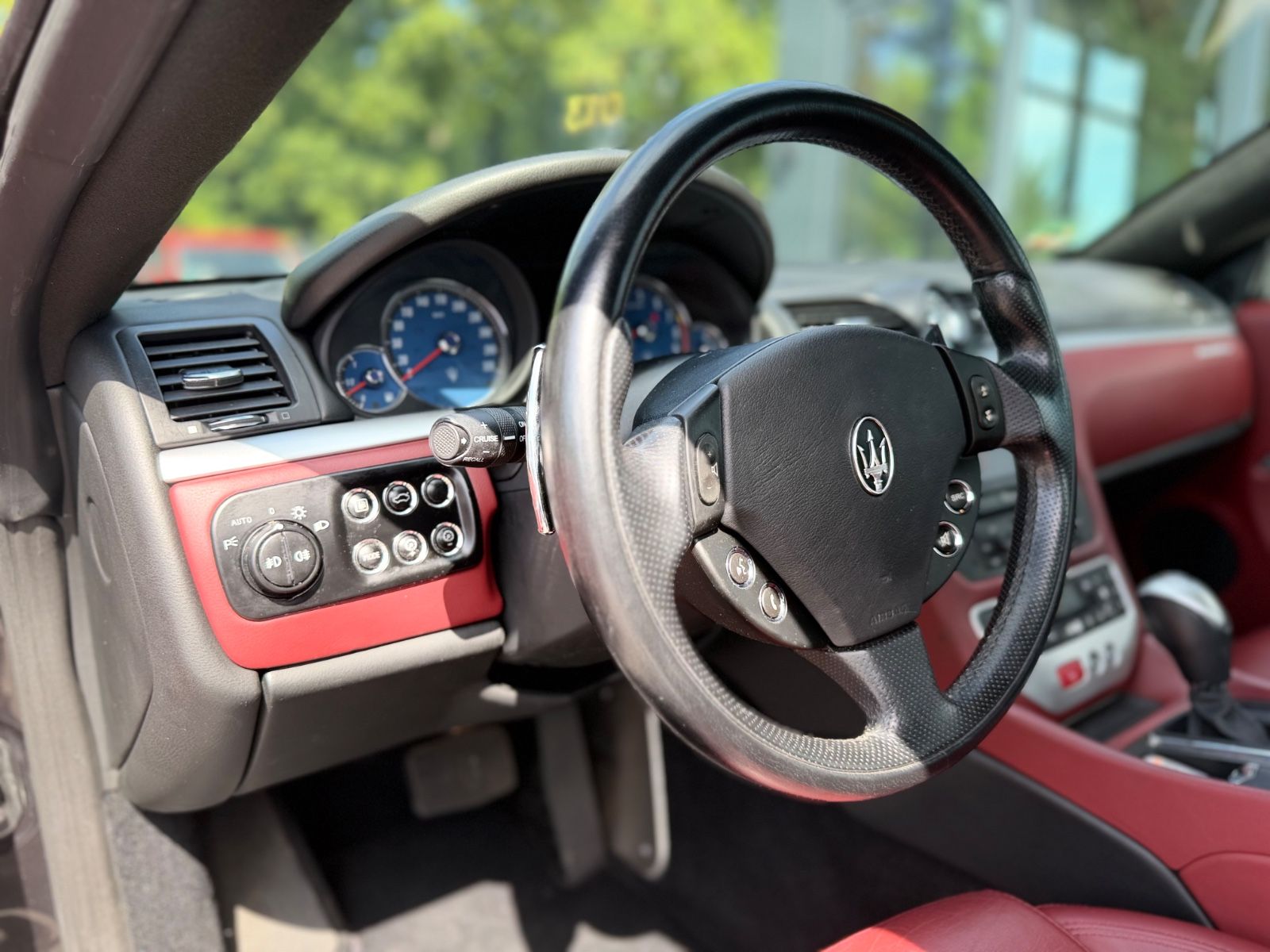 Fahrzeugabbildung Maserati GRANTURISMO*AUT.*LEDER-ROT*PDC*SPORT-ABGAS*