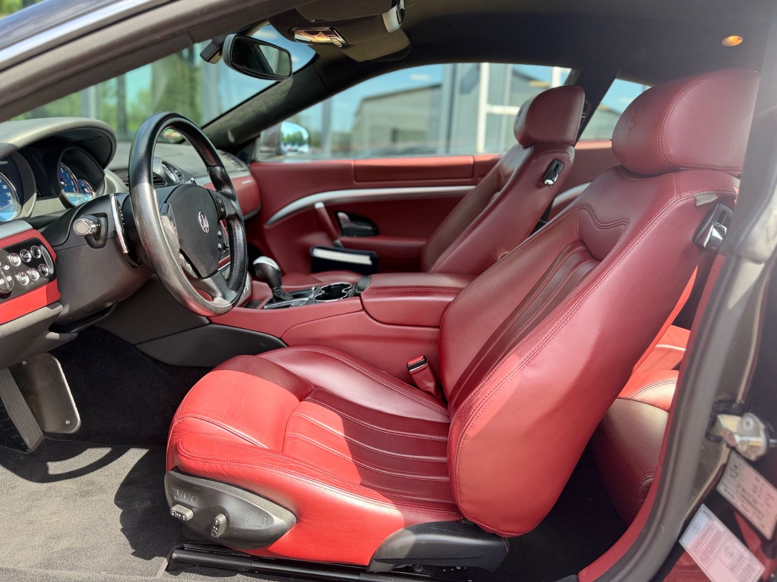 Fahrzeugabbildung Maserati GRANTURISMO*AUT.*LEDER-ROT*PDC*SPORT-ABGAS*