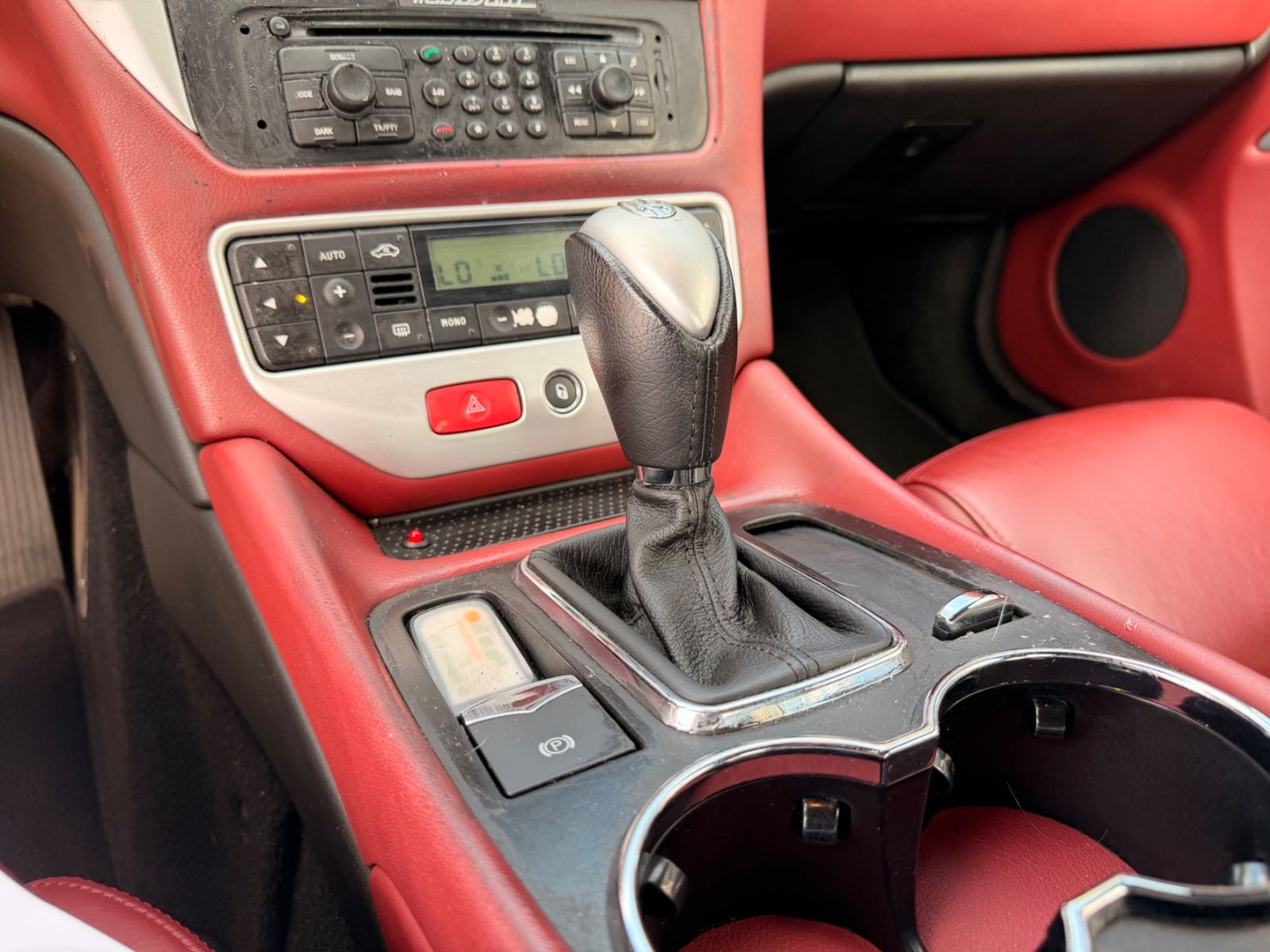 Fahrzeugabbildung Maserati GRANTURISMO*AUT.*LEDER-ROT*PDC*SPORT-ABGAS*